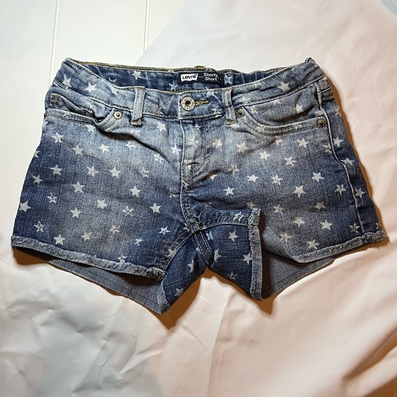 Levi’s shorty shorts with stars | girls size 8 Reg - Picture 2 of 5